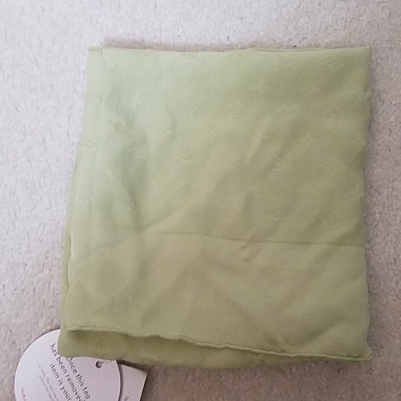 LOUIS VUITTON SILK MONOGRAM SCARF - Picture 7 of 12